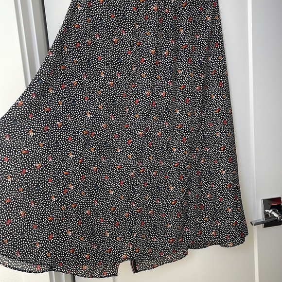 Modern button front A-line skirt - Picture 4 of 4